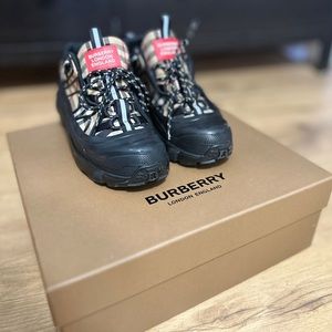 Men Burberry low top Sneakers